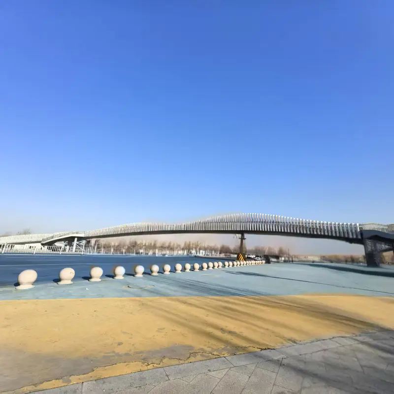 Чому сталеві конструкції використовуються для пішохідного мосту?