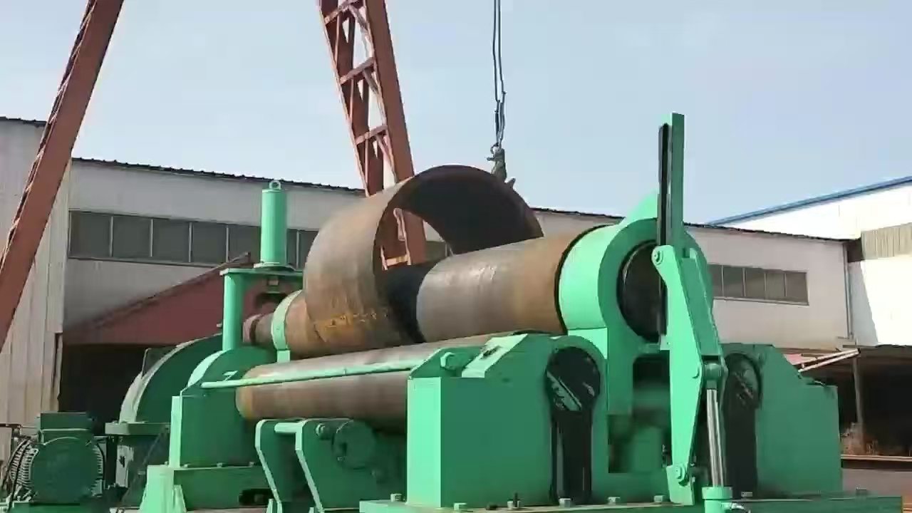 Яка різниця між спіральною зварною трубою та згорнутою сталевою пластиною як стовпами?